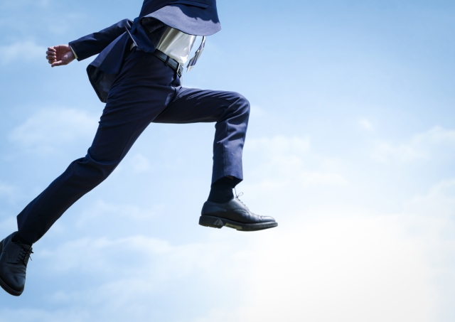 メガネ男子はモテない?対策は見た目への課金