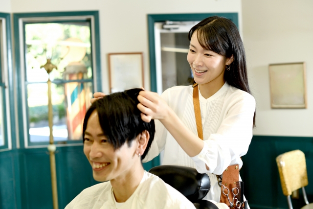 チー牛の髪型は美容室で変わる