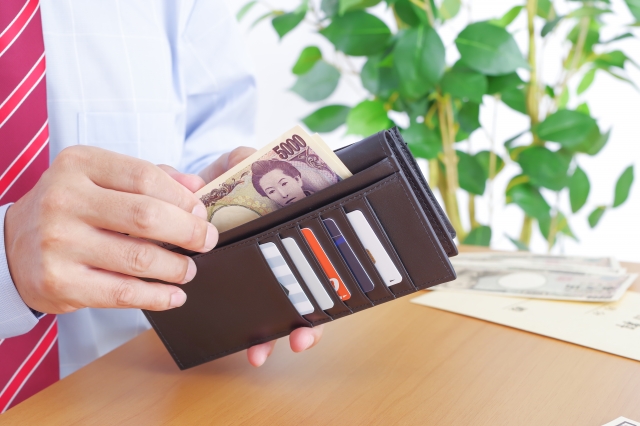 初回は全額奢るべき