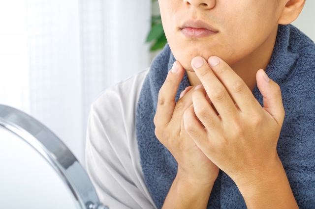 歳をとるとヒゲが濃くなるのはなぜ？